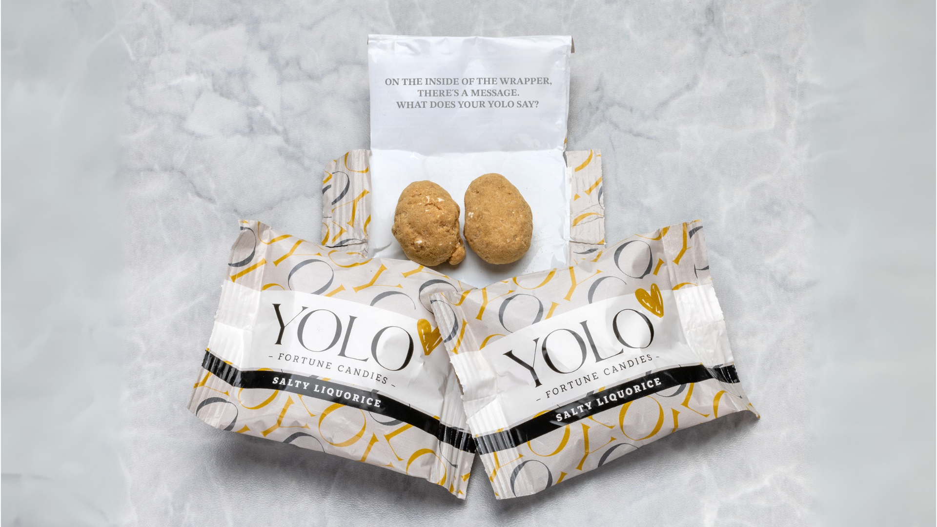YOLO – Karamelliserad vit choklad med salt lakrits & mandel